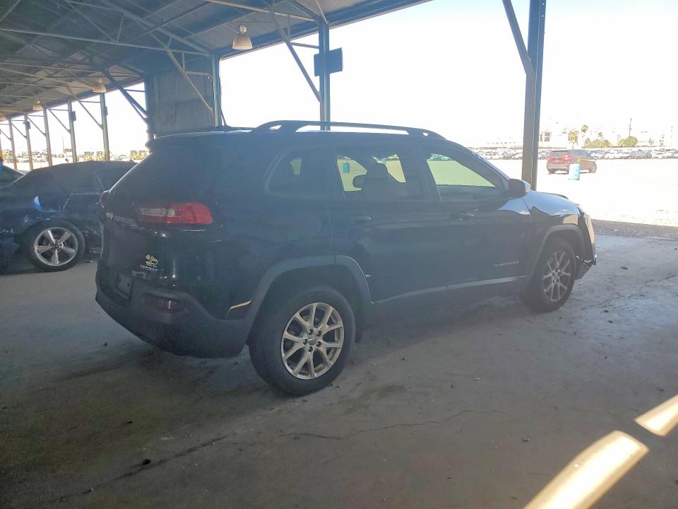 Photo 3 from auction – 2017 JEEP CHEROKEE with VIN 1C4PJLAB0HW669326