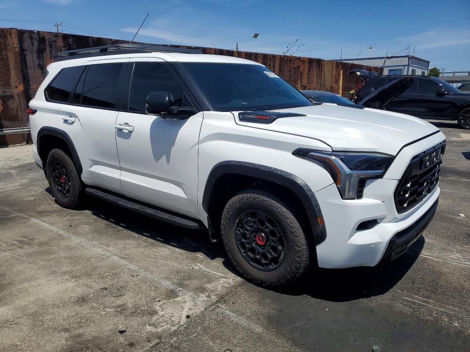 Фото 4 с аукциона – 2024 TOYOTA SEQUOIA с VIN 7SVAAABA7RX038557