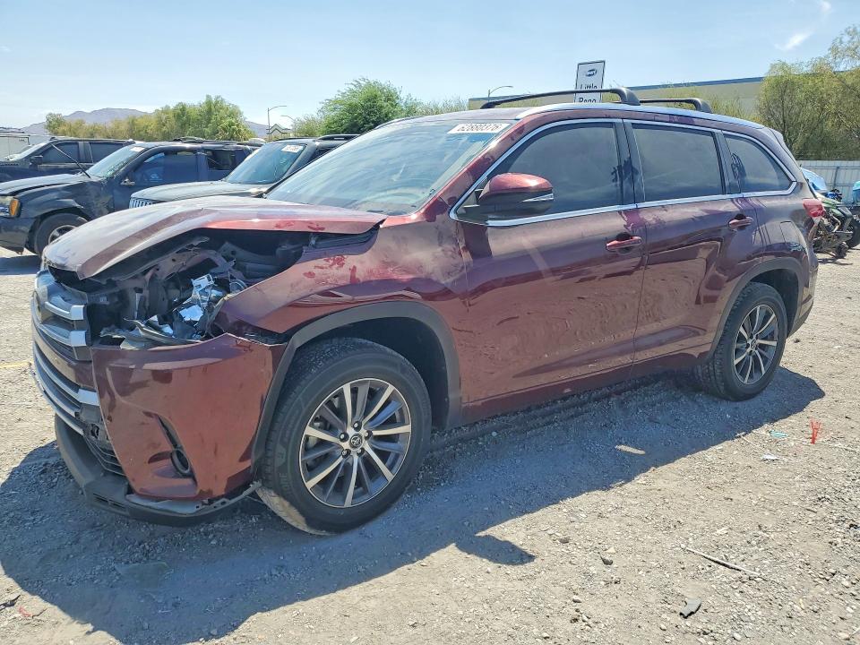 TOYOTA HIGHLANDER 2018 with VIN 5TDKZRFH1JS254802 - Photo from auction