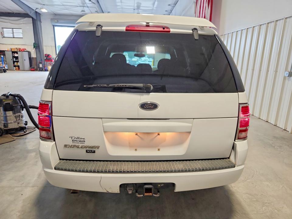 Photo 6 from auction – 2004 FORD EXPLORER with VIN 1FMZU63K34UA37484