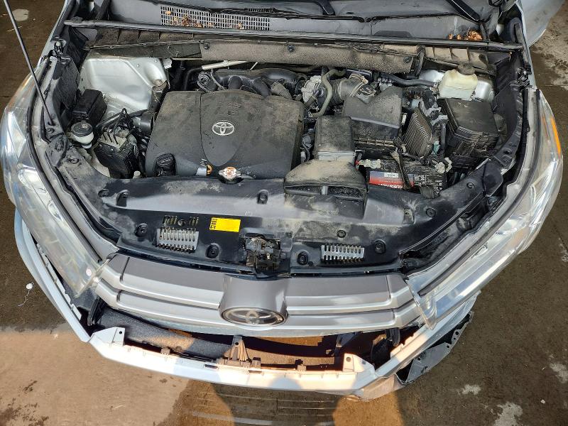 Photo 12 from auction – 2018 TOYOTA HIGHLANDER with VIN 5TDJZRFH8JS815749