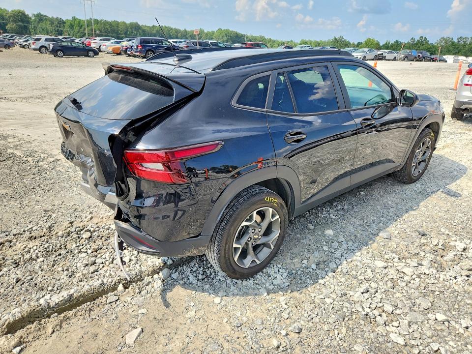 Photo 3 from auction – 2024 CHEVROLET TRAX with VIN KL77LHE2XRC236436