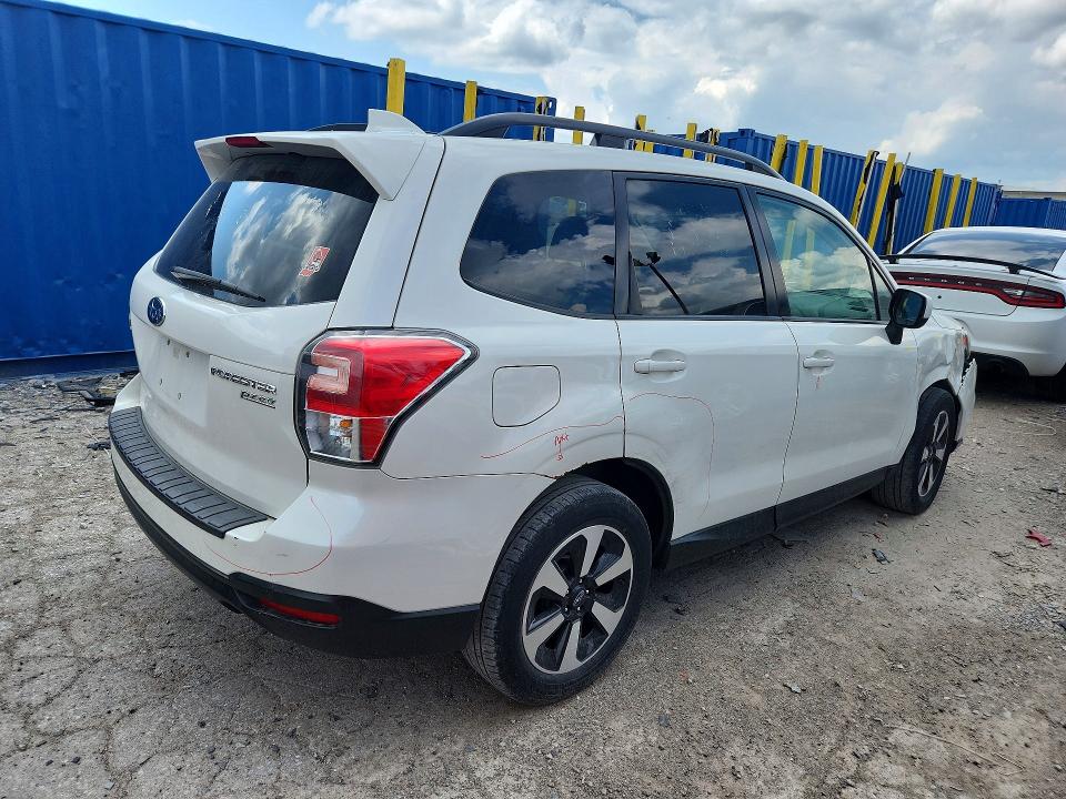 Photo 3 from auction – 2017 SUBARU FORESTER with VIN JF2SJAEC0HH512189