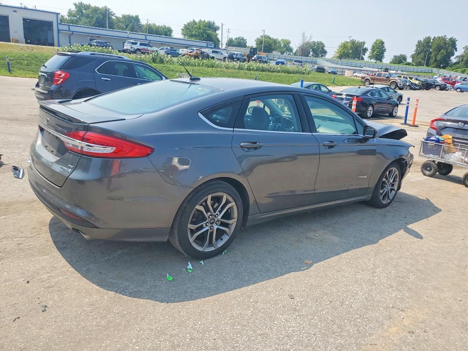 Photo 3 from auction – 2017 FORD FUSION with VIN 3FA6P0LU7HR315075