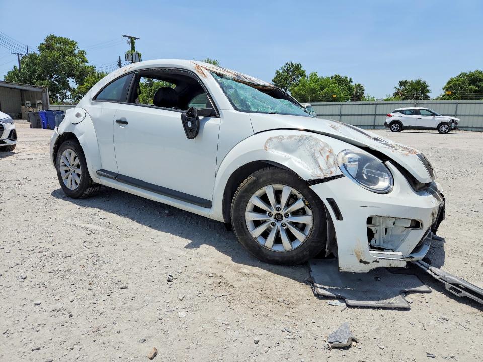 Photo 4 from auction – 2017 VOLKSWAGEN BEETLE with VIN 3VWF17AT8HM628189