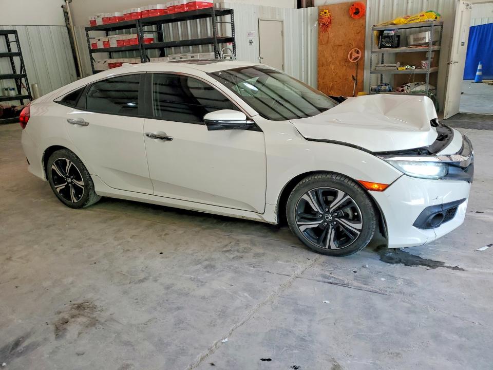 Photo 4 from auction – 2017 HONDA CIVIC with VIN 19XFC1F99HE031523