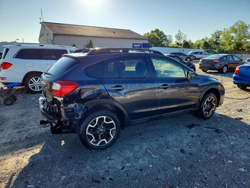 Photo 3 from auction – 2017 SUBARU CROSSTREK with VIN JF2GPANC2HH206552