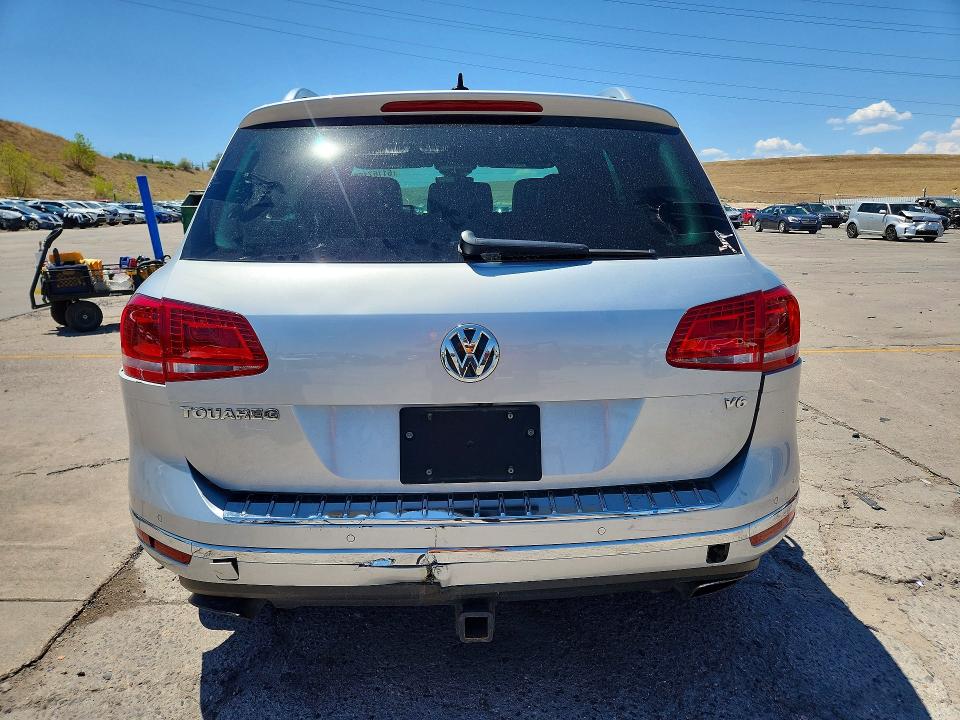 Photo 6 from auction – 2017 VOLKSWAGEN TOUAREG with VIN WVGRF7BP5HD004411