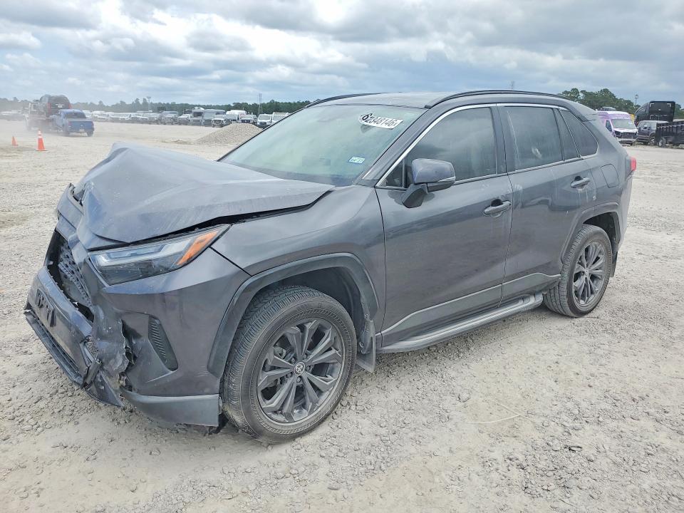 TOYOTA RAV4 2022 with VIN JTM16RFV6NJ018899 - Photo from auction
