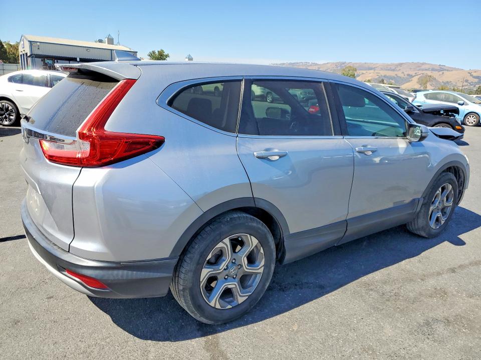 Photo 3 from auction – 2017 HONDA CR-V with VIN 7FARW1H88HE043153