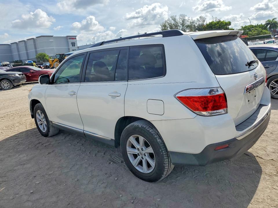 Photo 2 from auction – 2013 TOYOTA HIGHLANDER with VIN 5TDZK3EH5DS125919