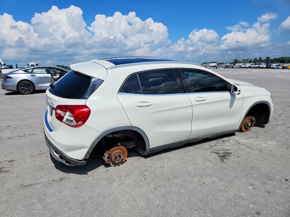 Photo 3 from auction – 2015 MERCEDES-BENZ GLA with VIN WDCTG4GB4FJ136653