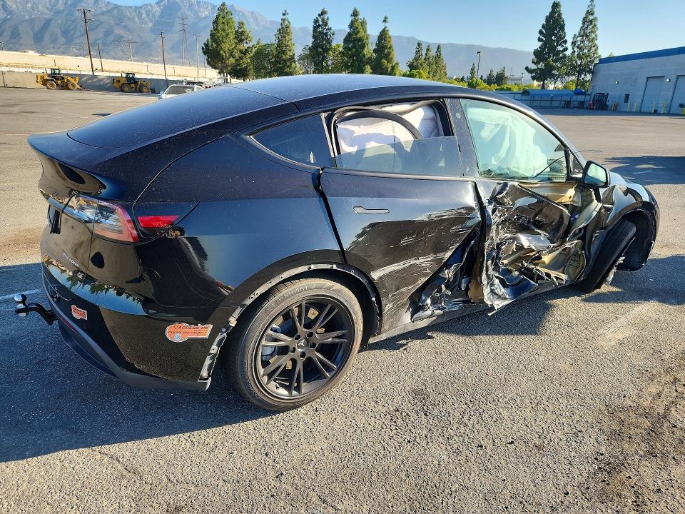 Photo 3 from auction – 2020 TESLA MODEL Y with VIN 5YJYGDEE2LF029953