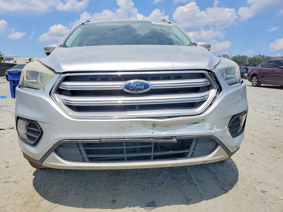 Photo 5 from auction – 2017 FORD ESCAPE with VIN 1FMCU0J92HUC26653