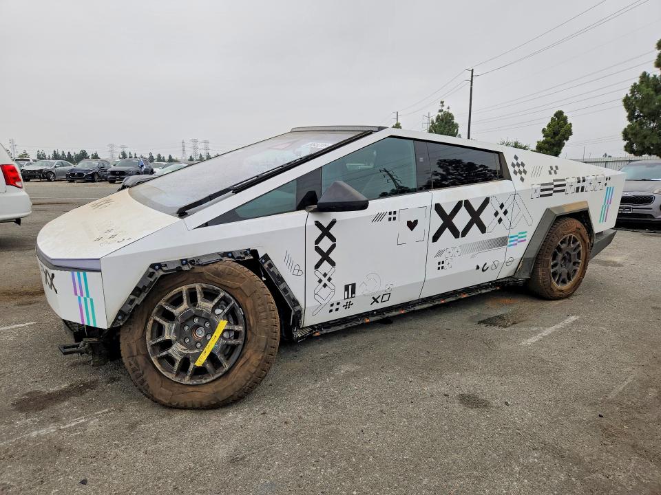 TESLA CYBERTRUCK 2024 with VIN 7G2CEHEE2RA037271 - Photo from auction
