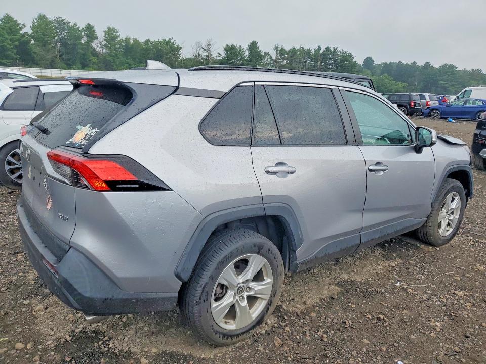 Photo 3 from auction – 2021 TOYOTA RAV4 with VIN 2T3W1RFV6MC142645