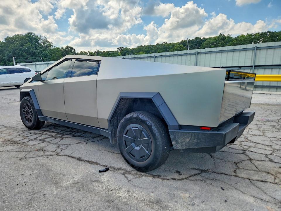 Photo 2 from auction – 2025 TESLA CYBERTRUCK with VIN 7G2CEHEEXSA062120
