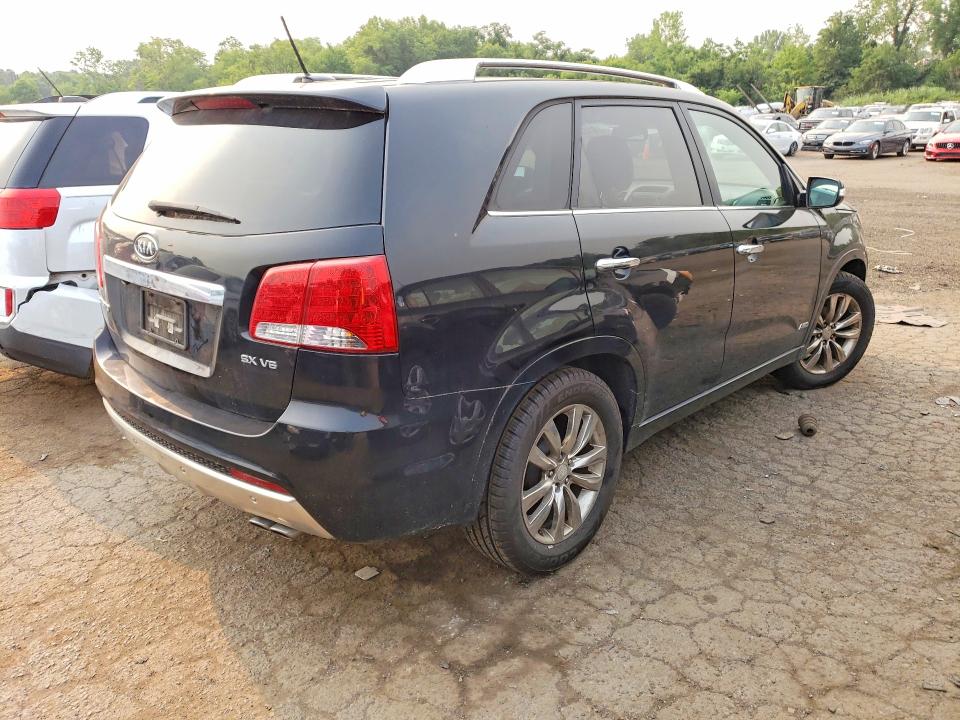 Photo 3 from auction – 2011 KIA SORENTO with VIN 5XYKWDA23BG095228