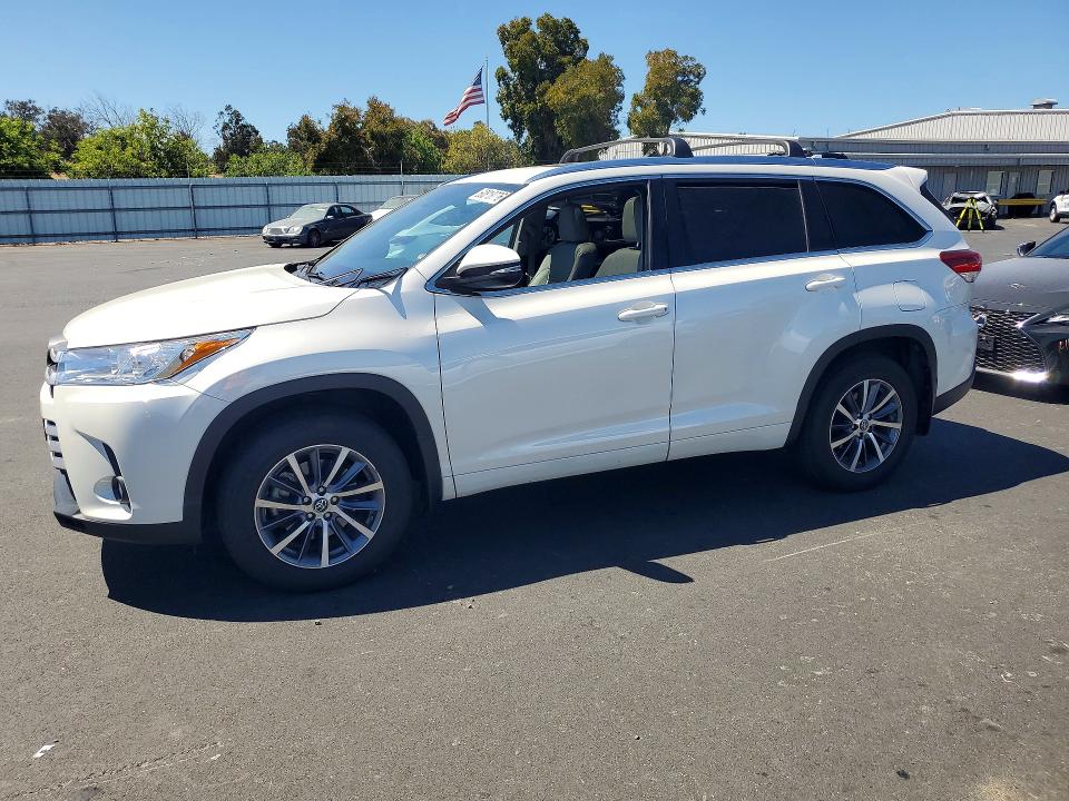 TOYOTA HIGHLANDER 2018 con VIN 5TDJZRFH1JS559664 - Foto de la subasta