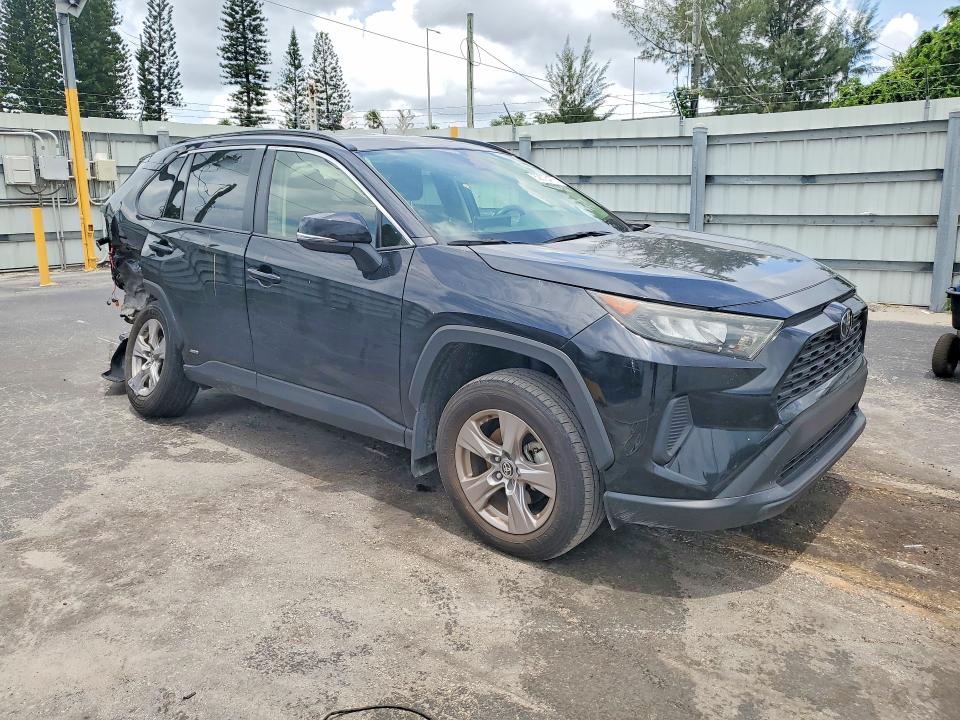 Photo 4 from auction – 2025 TOYOTA RAV4 with VIN JTMMWRFV5SD299861