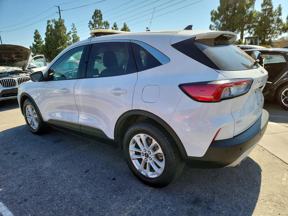 Photo 2 from auction – 2021 FORD ESCAPE with VIN 1FMCU0G65MUA42699