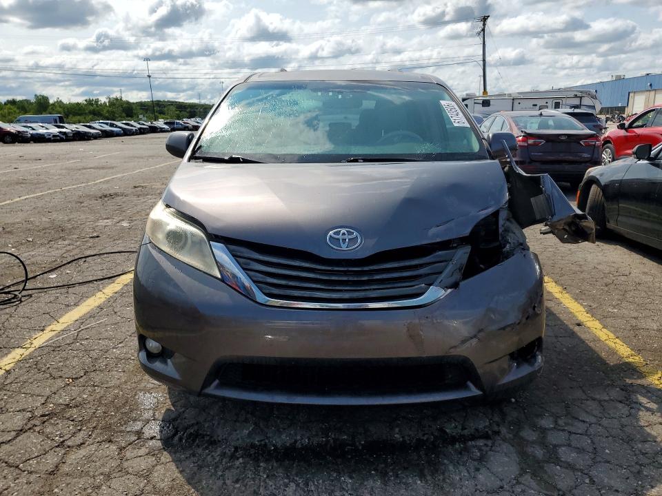 Photo 5 from auction – 2011 TOYOTA SIENNA with VIN 5TDYK3DC4BS081149