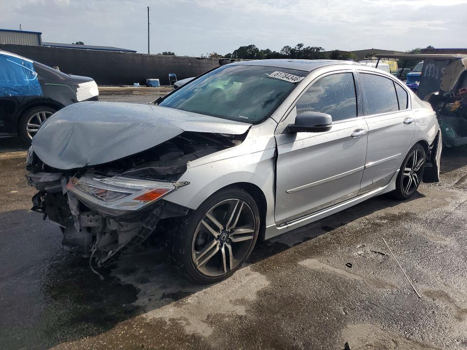 HONDA ACCORD 2016 with VIN 1HGCR3F95GA010829 - Photo from auction