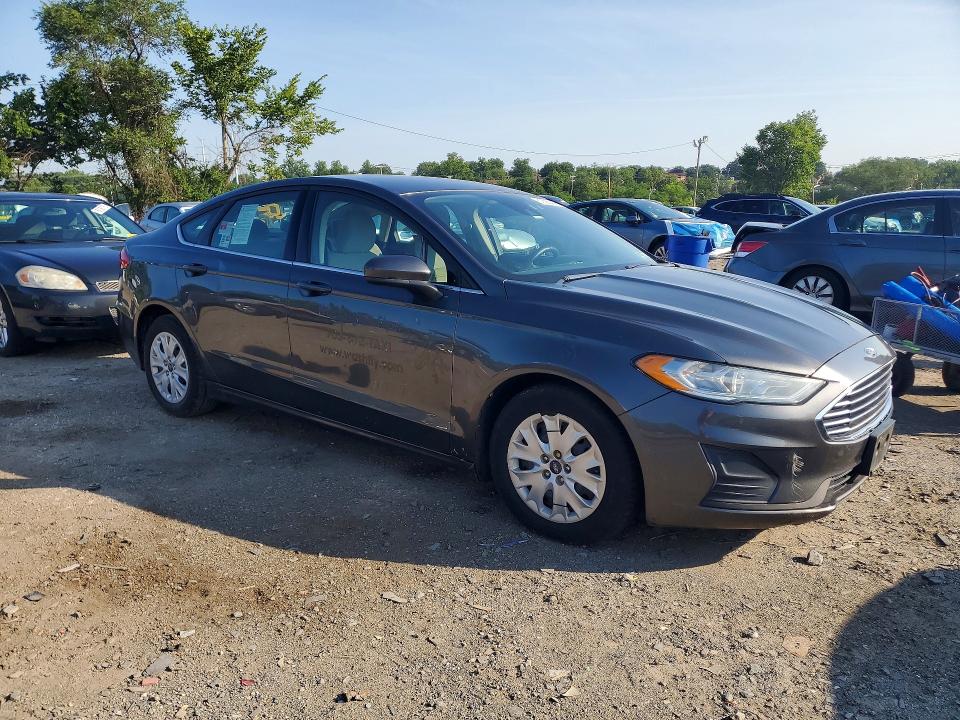 Photo 4 from auction – 2019 FORD FUSION with VIN 3FA6P0G76KR102422