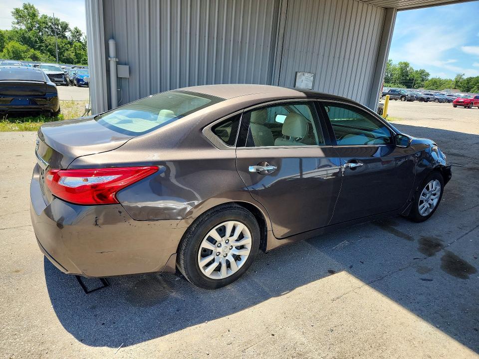 Photo 3 from auction – 2017 NISSAN ALTIMA with VIN 1N4AL3AP1HC133732