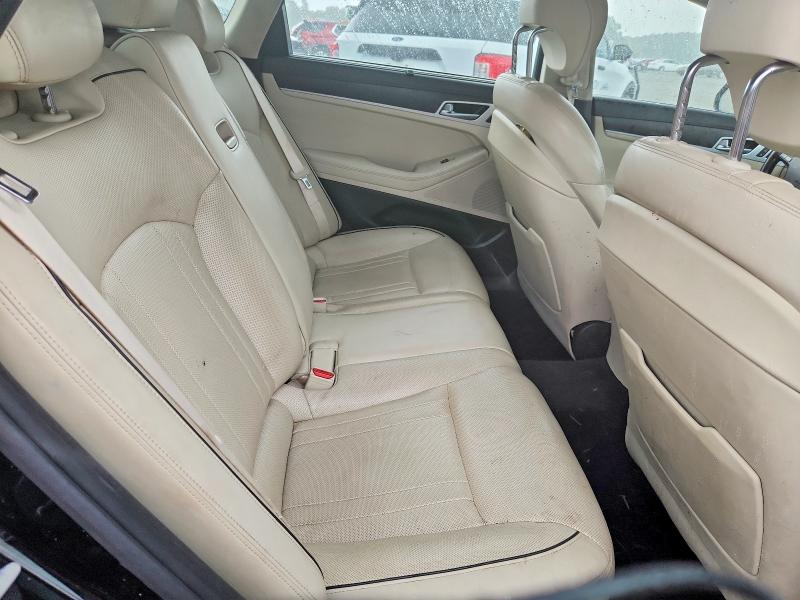 Photo 10 from auction – 2015 HYUNDAI GENESIS with VIN KMHGN4JF2FU021522