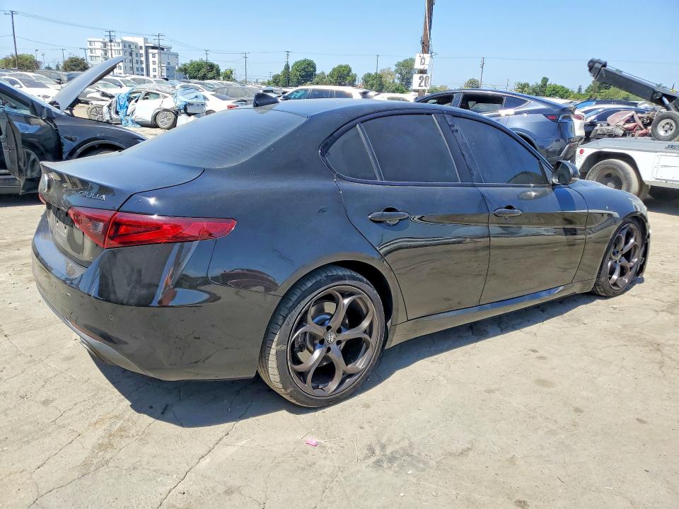Photo 3 from auction – 2018 ALFA ROMEO GIULIA with VIN ZARFAECNXJ7596650