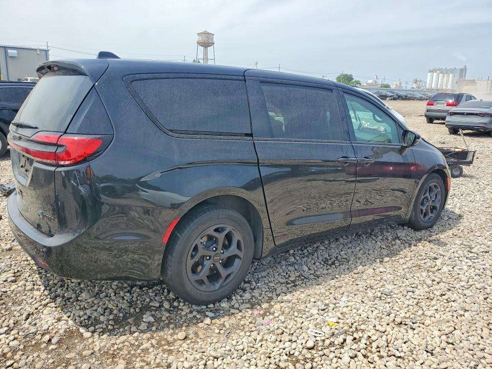 Photo 3 from auction – 2023 CHRYSLER PACIFICA with VIN 2C4RC1S77PR584461