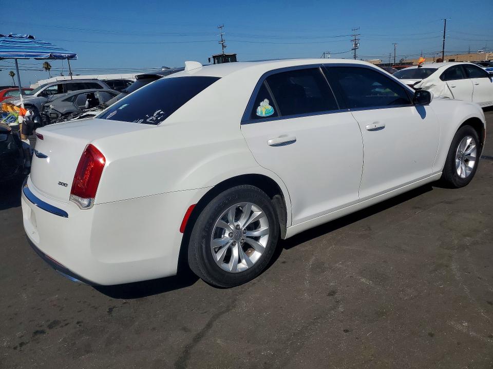 Photo 3 from auction – 2015 CHRYSLER 300 with VIN 2C3CCAAG5FH785775