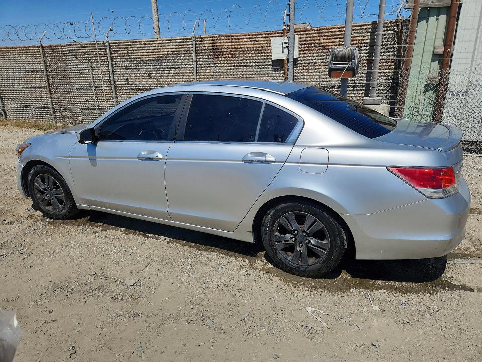 Photo 2 from auction – 2008 HONDA ACCORD with VIN JHMCP26468C013987