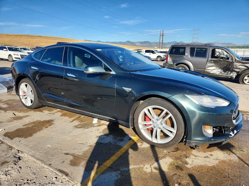 Photo 4 from auction – 2014 TESLA MODEL S with VIN 5YJSA1H16EFP32943