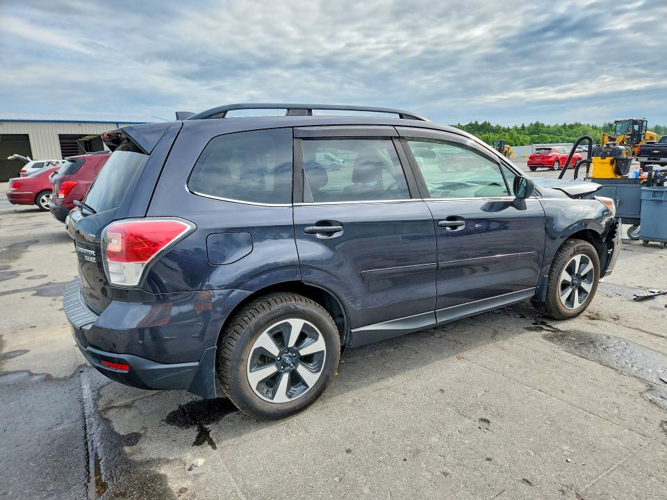 Photo 3 from auction – 2017 SUBARU FORESTER with VIN JF2SJAJC6HH402091