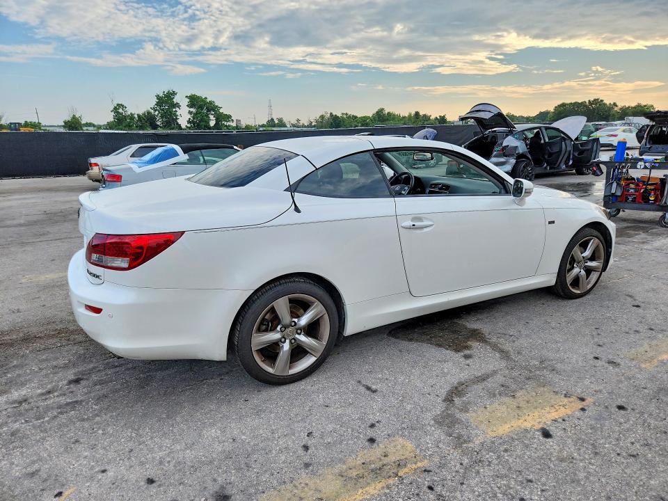 Photo 3 from auction – 2015 LEXUS IS with VIN JTHFF2C29F2532084