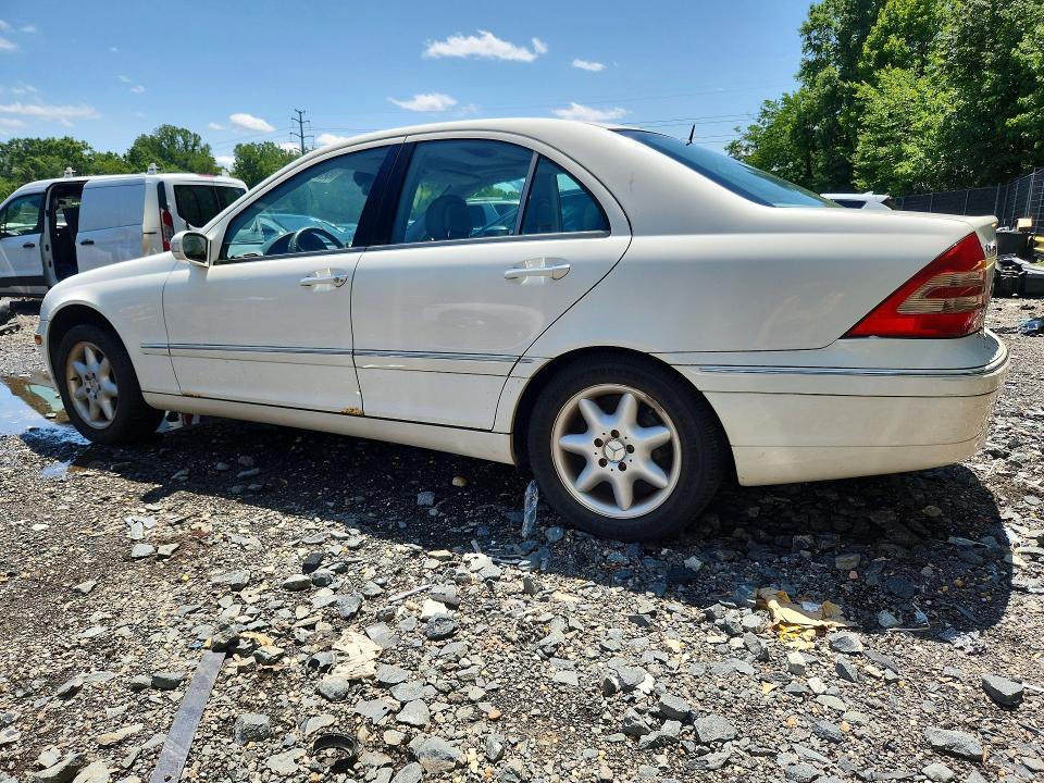 Photo 2 from auction – 2002 MERCEDES-BENZ C with VIN WDBRF61J72F242055