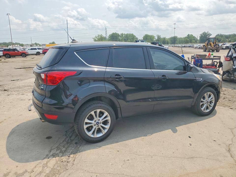 Photo 3 from auction – 2019 FORD ESCAPE with VIN 1FMCU0GDXKUB99771