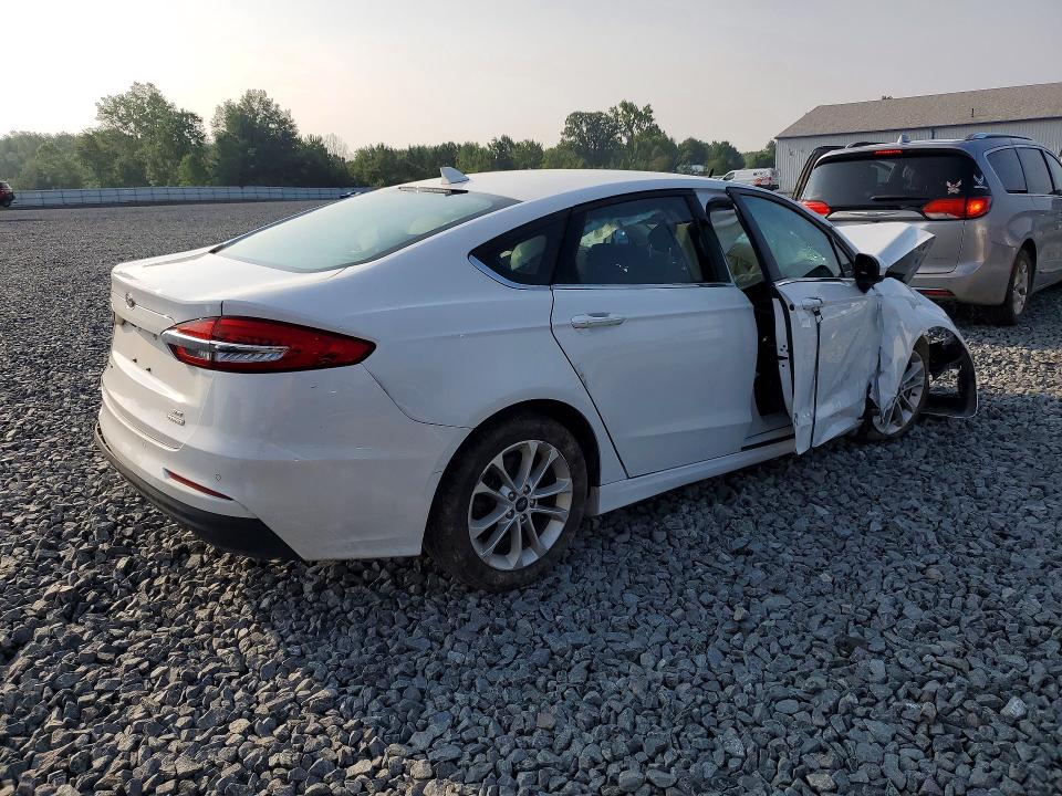 Photo 3 from auction – 2020 FORD FUSION with VIN 3FA6P0LU7LR106735