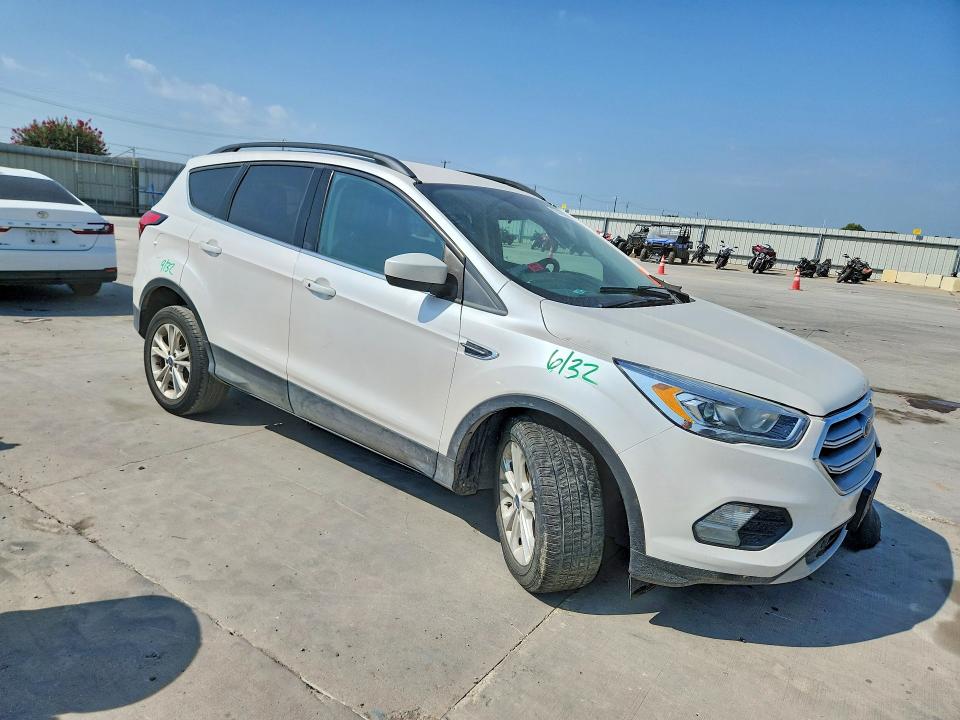 Photo 4 from auction – 2019 FORD ESCAPE with VIN 1FMCU0HD1KUA99766