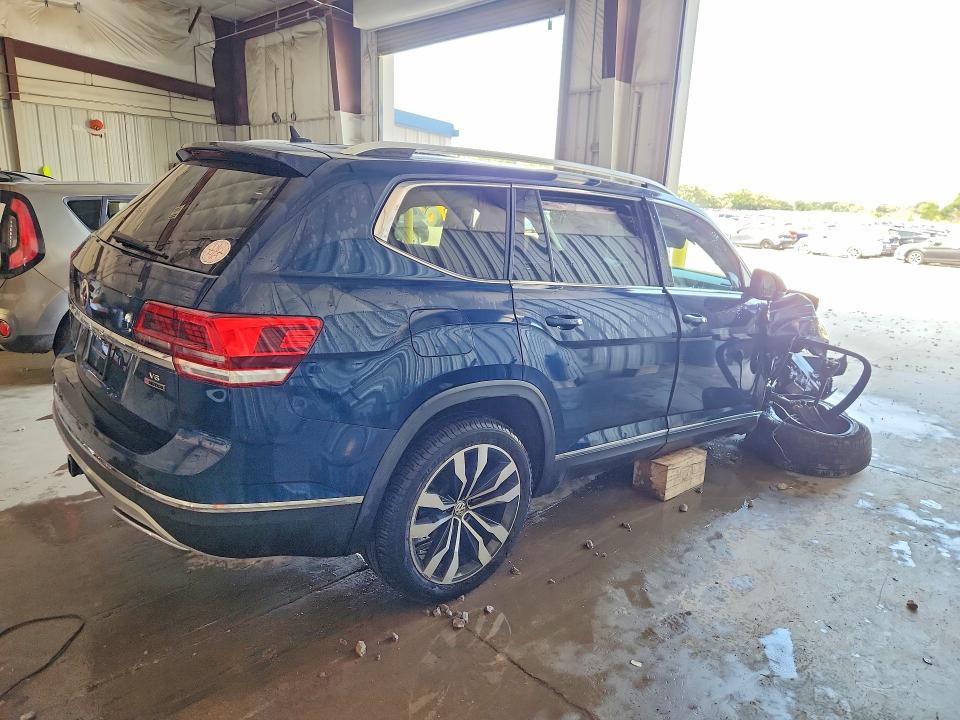 Photo 3 from auction – 2019 VOLKSWAGEN ATLAS with VIN 1V2NR2CA7KC620193