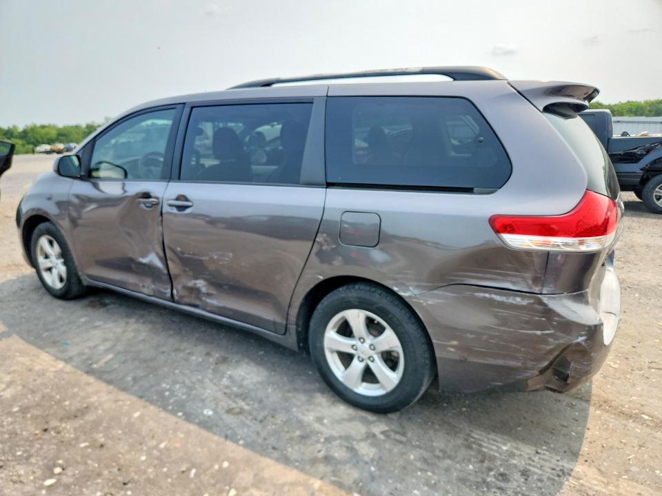 Photo 2 from auction – 2011 TOYOTA SIENNA with VIN 5TDKK3DC0BS013887