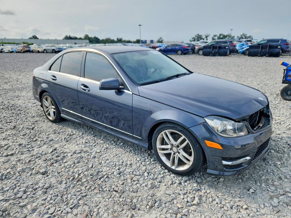 Photo 4 from auction – 2013 MERCEDES-BENZ C with VIN WDDGF4HB5DR262209