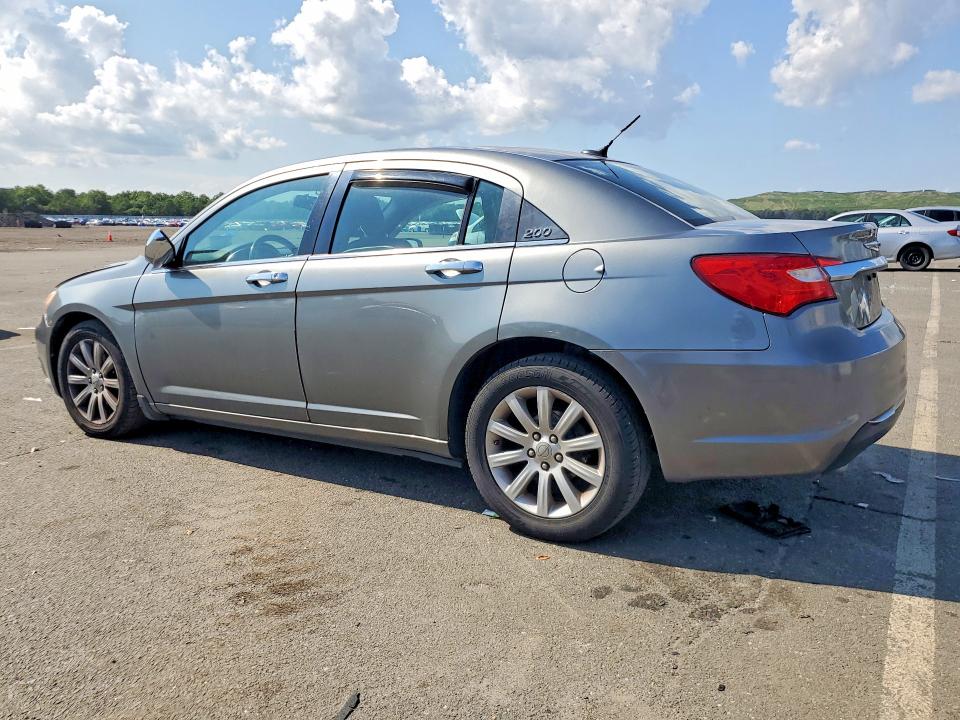 Photo 2 from auction – 2013 CHRYSLER 200 with VIN 1C3CCBCG4DN747364