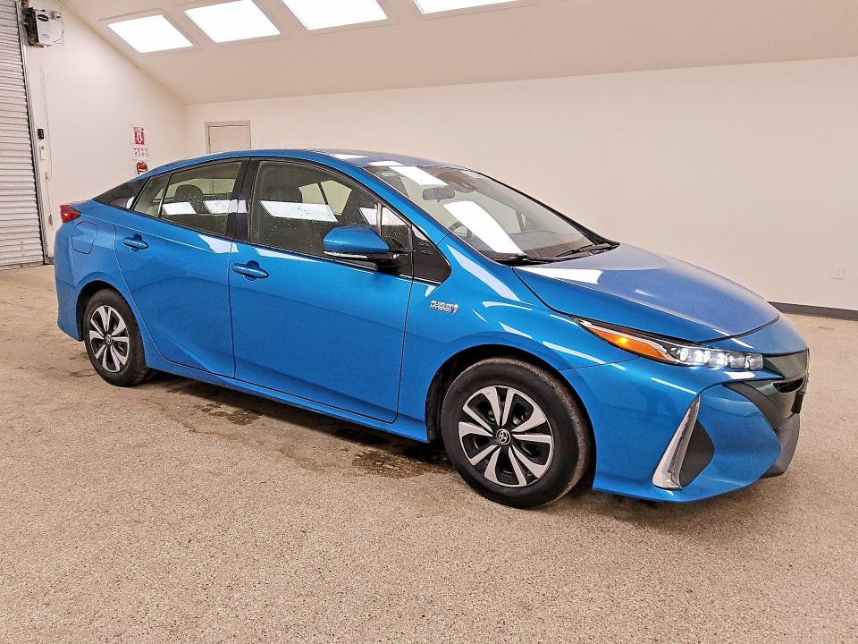 Photo 4 from auction – 2018 TOYOTA PRIUS PRIME with VIN JTDKARFP4J3070714