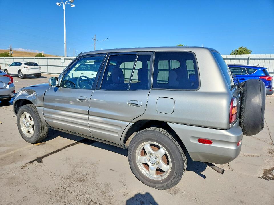 Photo 2 from auction – 2000 TOYOTA RAV4 with VIN JT3HP10V2Y7170075