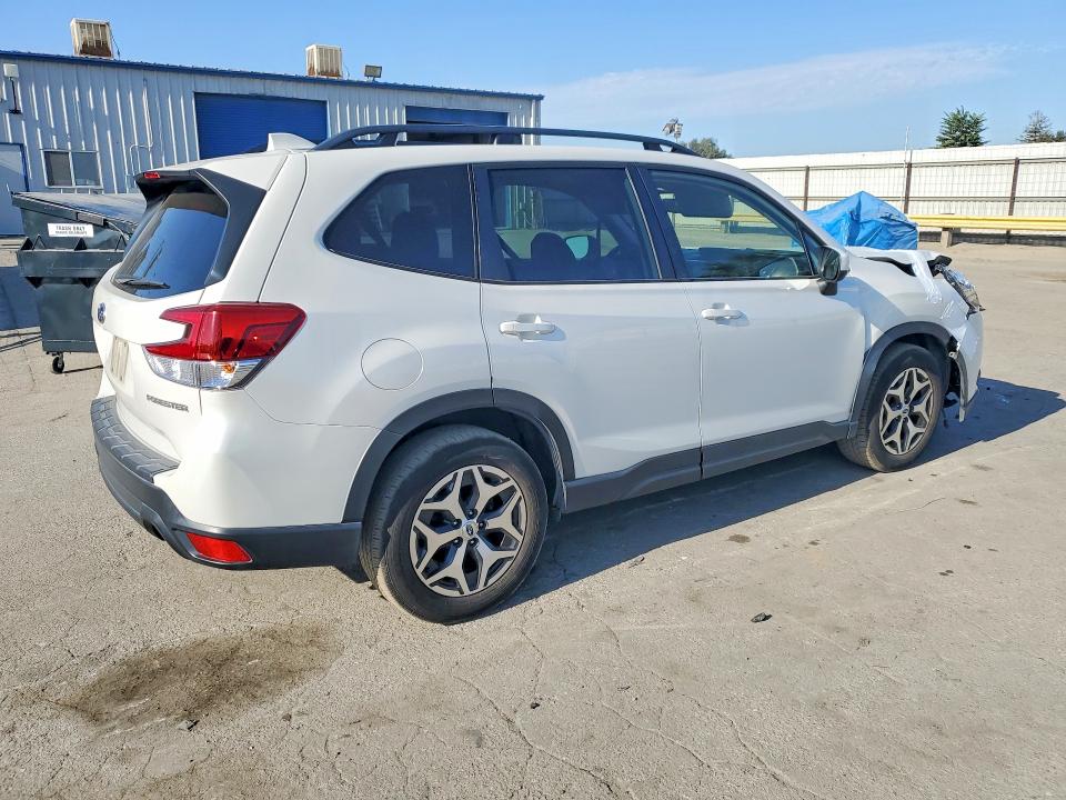 Photo 3 from auction – 2022 SUBARU FORESTER with VIN JF2SKAEC0NH506515