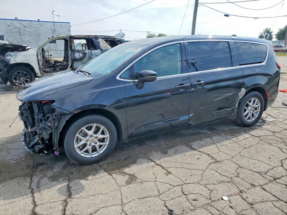 CHRYSLER PACIFICA 2023 with VIN 2C4RC1BG2PR549620 - Photo from auction