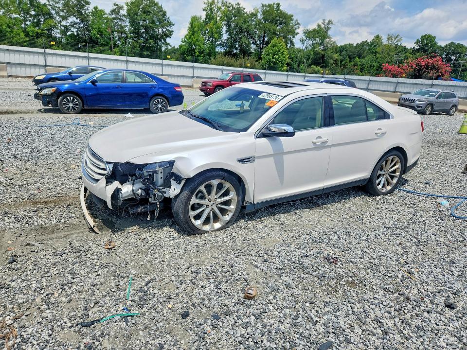 FORD TAURUS 2018 with VIN 1FAHP2F83JG122843 - Photo from auction